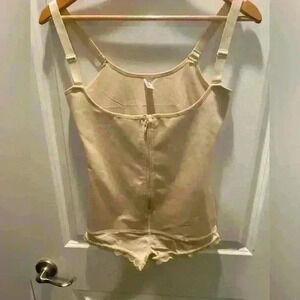 Body Shaper Fajha snaps and zips with bottom opening size Large nude color